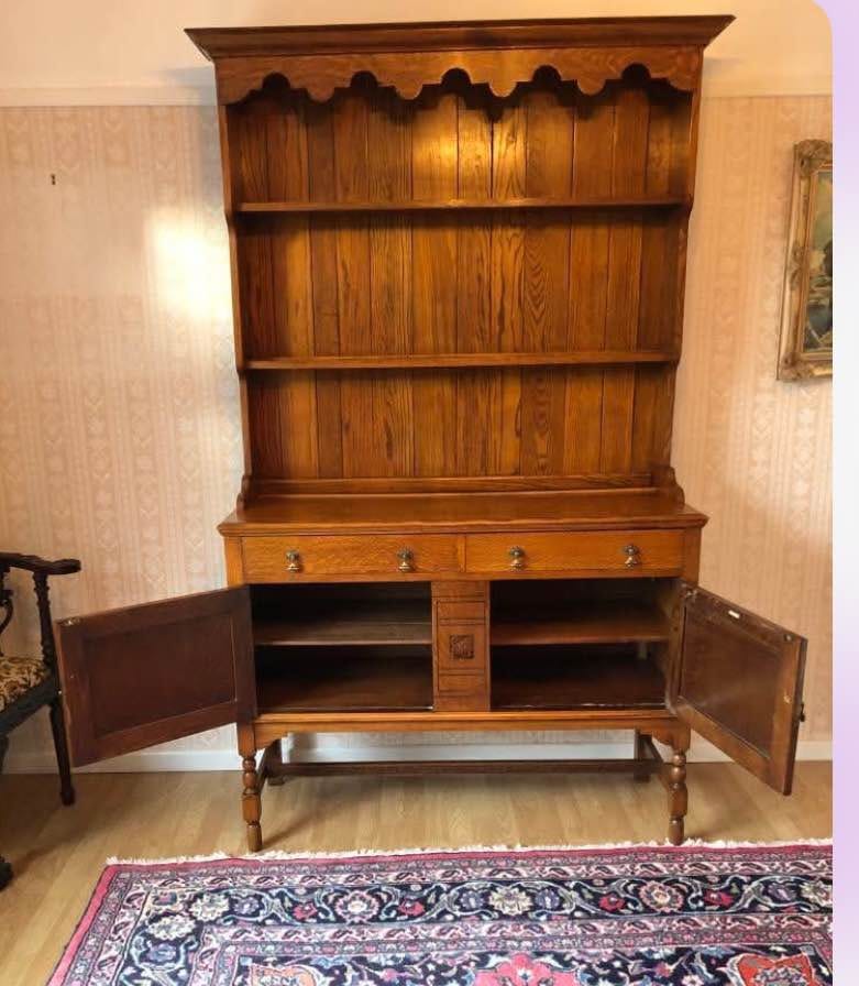 Welsh Dresser in Oak