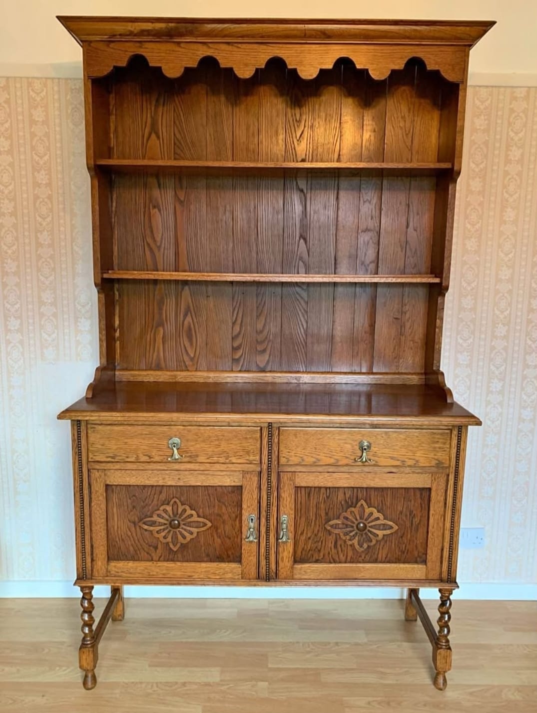 Welsh Dresser in Oak Wood