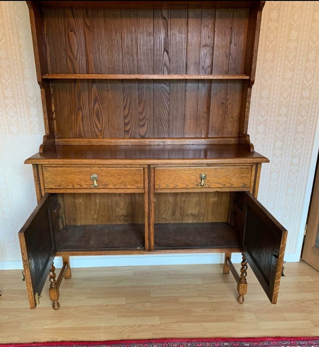 Welsh Dresser in Oak Wood