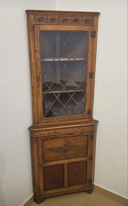 Corner cabinet with leaded glass