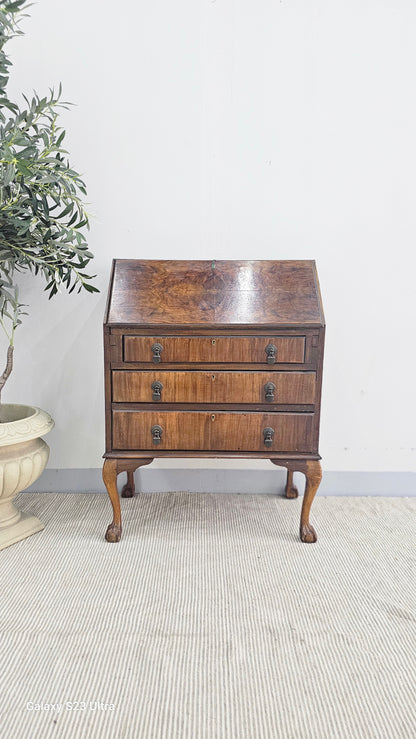 Bureau / Secretaire with age