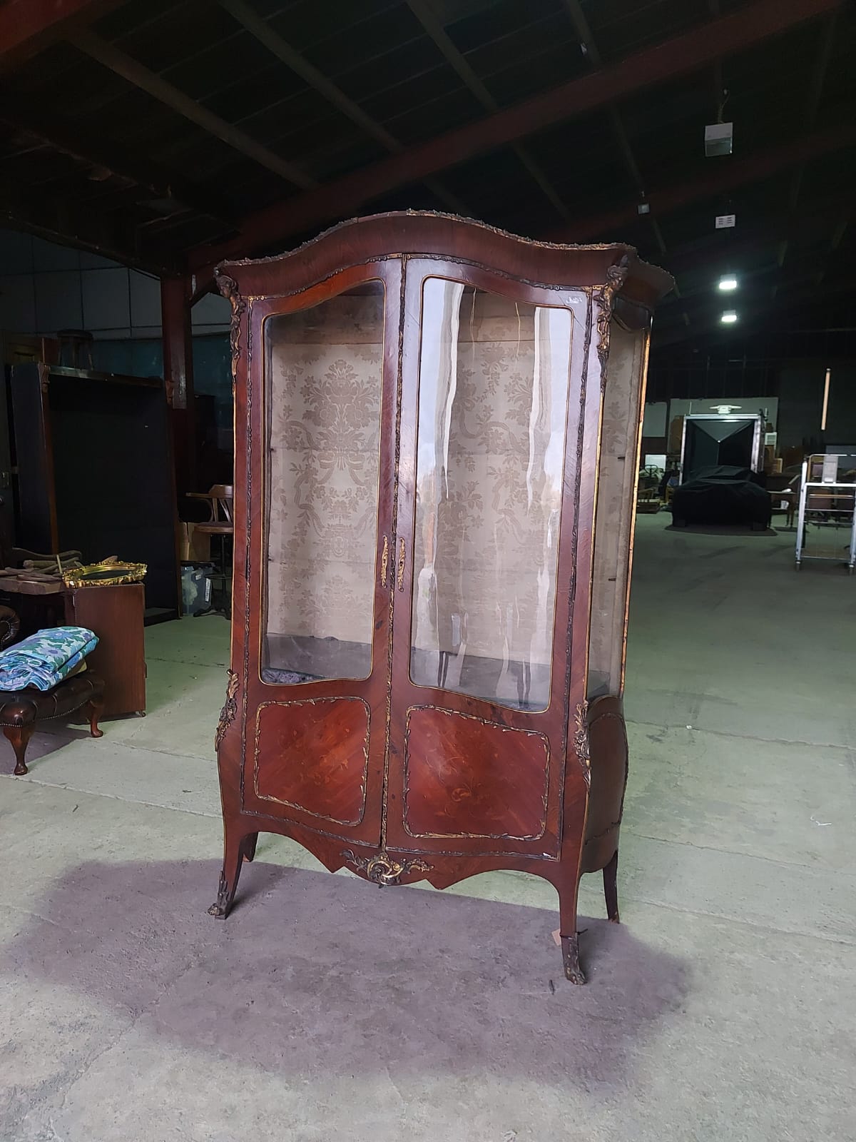 French Kingwood & Ormolu Vitrine Display Cabinet 😍