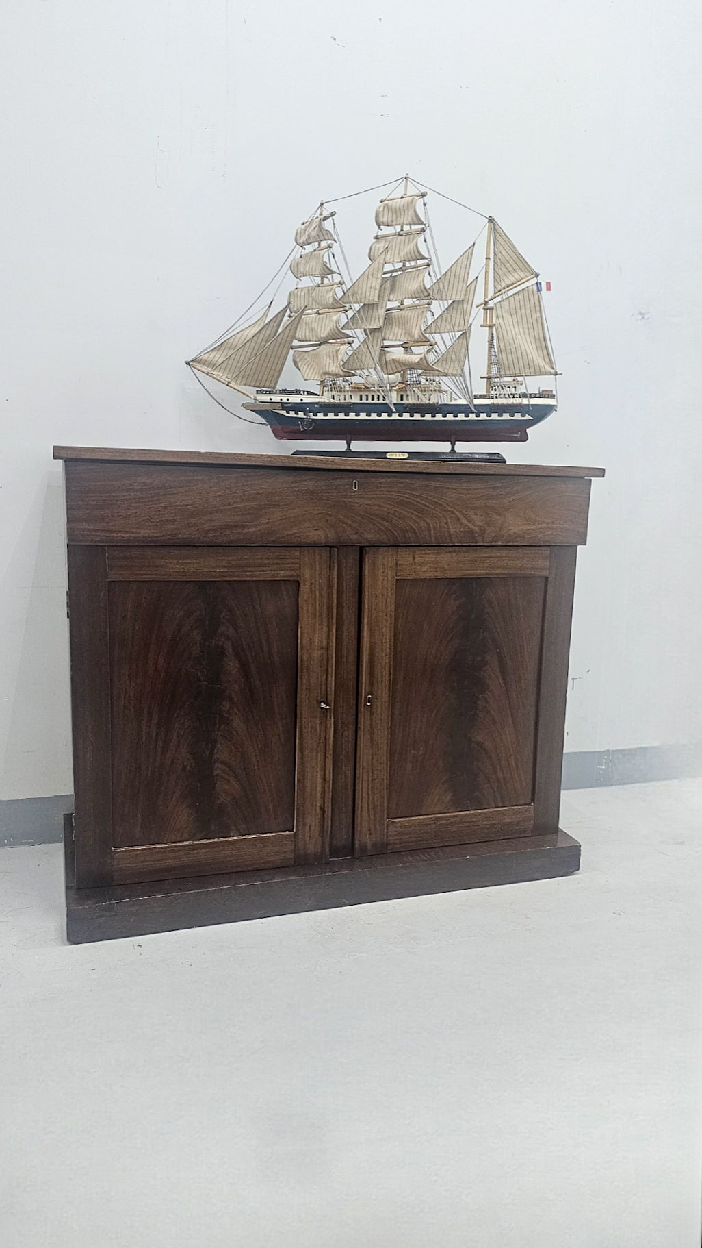 Mahogany Sideboard / Cabinet