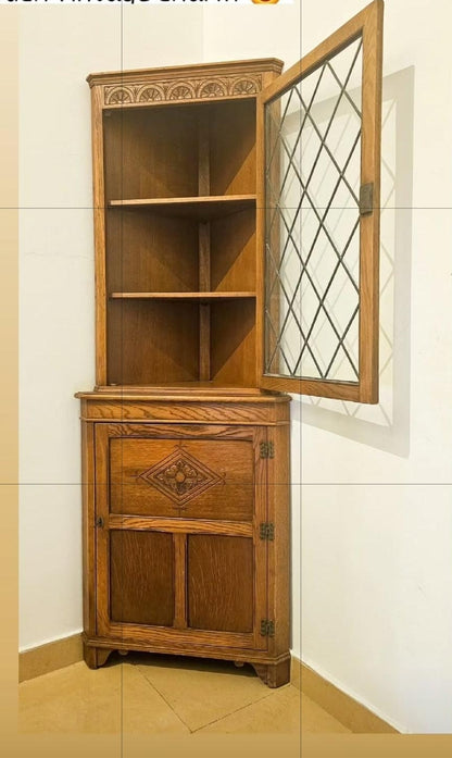 Corner cabinet with leaded glass
